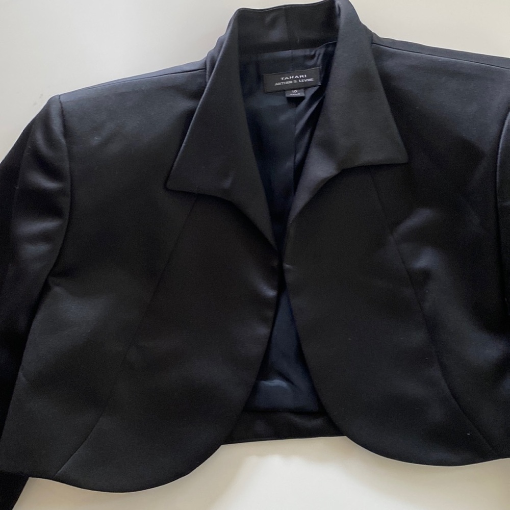 Stunning Jacket/Shrug Black Size 10